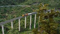 alpha-expedition / Länder-Menschen-Abenteuer: Mit dem Zug durch ... – Der Hapuawhenua Viadukt auf der Nordinsel.