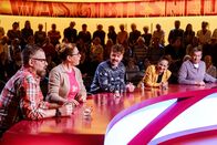 Was gibt es Neues? – Gerold Rudle, Monica Weinzettl, Benedikt Mitmannsgruber, Caroline Athanasiadis, Viktor Gernot.