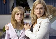 Mankells Wallander – MDR Fernsehen MANKELLS WALLANDER - DER WUNDE PUNKT, "den svaga punkten" Uhr. Linda Wallander (Johanna Sällström) hat Mitleid mit Johanna (Julia Ragnarson), deren Vater gerade verhaftet wurde.