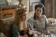 Gefährliche Liebschaften – Camille (Alice Englert, l.)
