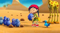 Wissper – Wissper begrüßt Pinguinmädchen Peggy und die anderen Pinguine. Vogel Otis und Giraffe Gertie schauen zu.