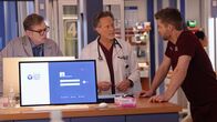 Chicago Med – Keine leichte Diagnose: Oliver Platt als Dr. Daniel Charles, Steven Weber als Dr. Dean Archer, Luke Mitchell als Dr. Mitch Ripley; Chicago Med Staffel 10 Folge 19 Keine leichte Diagnose: Oliver Platt als Dr. Daniel Charles, Steven Weber als Dr. Dean Archer, Luke Mitchell als Dr. Mitch Ripley Copyright: SRF/NBC Universal