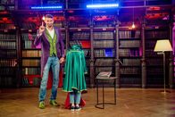 1000 Tricks – Zauberlehrer Tristan zaubert mit einer kopflosen Gestalt. Doch wer oder was verbirgt sich dahinter?