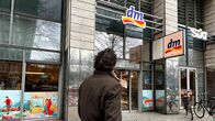 Die Tricks ... – Dm hat mit “Balea” eine besonders erfolgreiche Eigenmarke - doch wie gut sind die Eigenmarken von Drogerien im Vergleich zu Markenprodukten?; SWR DIE TRICKS DER DROGERIEN Uhr im SWR. Dm hat mit “Balea” eine besonders erfolgreiche Eigenmarke - doch wie gut sind die Eigenmarken von Drogerien im Vergleich zu Markenprodukten?