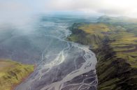 Leben mit Vulkanen – Im Südwesten Islands ragen 18 Vulkanhügel aus dem Meer und bilden den Archipel der Westmännerinseln.
