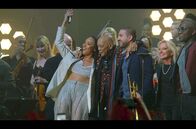 Quincy Jones – Bei dem Symphoniekonzert wurde Quincy Jones von Gastmusikern allererster Güte unterstützt, darunter Véronique Sanson, Ibrahim Maalouf, Marcus Miller, Selah Sue und Richard Bona Gäste so anspruchsvoll und elegant wie die Karriere des Großmeisters.