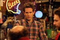 It's Always Sunny in Philadelphia – Dennis Reynolds (Glenn Howerton, hinter)