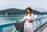 Heimatleuchten – Conny Bürgler unterwegs mit ihrem Fahrrad am Wörthersee