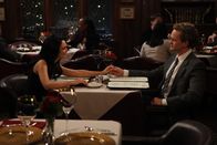 How I Met Your Mother – Sinneswandel: Nora (Nazanin Boniadi, l.) und Barney (Neil Patrick Harris, r.) ...