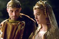 Tristan & Isolde – Marke (Rufus Sewell) und Isolde (Sophia Myles)