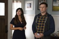 Single Parents – Dr. Monica Dewan (Hannah Simone, l.); Will Cooper (Taran Killam, r.)