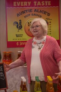 Modern Family – Auntie Alice (June Squibb).