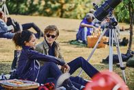 MacGyver – Riley Davis (Tristin Mays, l.); Angus MacGyver (Lucas Till, r.)