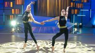 1, 2 oder 3 – Die Zwillinge Nadja und Veronika Krupytska demonstrieren ihr Können in rhythmischer Sportgymnastik.