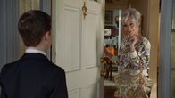 Young Sheldon – Connie "Meemaw" Tucker (Annie Potts, r.)