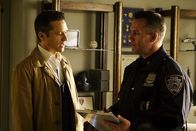 Castle – Sollte der Besuch im Stripclub nichts zu Tage fördern, ist Kevin (Seamus Dever, l.) aufgeschmissen ...