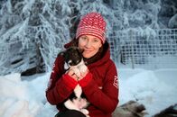 GEO Reportage – Die 37-jährige Norwegerin Marit Beate Kasin träumt seit ihrer Kindheit davon, Huskys zu züchten und an großen Hundeschlittenrennen teilzunehmen. Mit Mitte 20 begann sie, diesen Traum zu verwirklichen, und gründete ihre Hundezucht „Winterdans“.