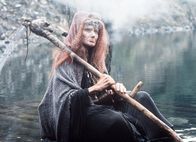 Frau Holle – "Frau Holle", Verfilmung des Märchens der Gebrüder Grimm. Frau Holle lebt im Himmel und macht das Wetter. Jakob, ein kleines Menschenkind, ist bei ihr. Beide müssen sie mit ansehen, wie auf Erden die kleine Elisabeth von ihrer Stiefmutter gequält wird. Dem muss Abhilfe geschaffen werden. Jakob will seine Unsterblichkeit aufgeben, um auf der Erde der geliebten Elisabeth zu helfen?