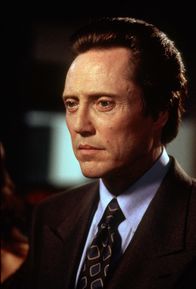 Wayne's World 2 – Der Produzent, Bobby Cahn (Christopher Walken), stellt die Freundschaft zwischen Wayne und Cassandra auf eine harte Probe, denn Wayne ist unheimlich eifersüchtig, schließlich verbringt er ziemlich viel Zeit mit Cassandra.