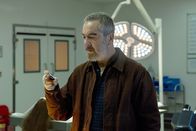 Suspect – Danny (James Nesbitt) findet unter den Asservaten eine Uhr, die ihm Christinas letzten Wohnsitz verrät.