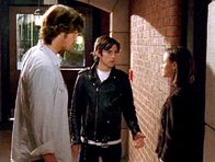 Gilmore Girls – Während in Stars Hollow eine Kostümhochzeit bevorsteht, wartet auf Dean (Jared Padalecki, l.), Jess (Milo Ventimiglia, M.) und Rory (Alexis Bledel, r.) ein Wechselbad der Gefühle ...