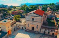 Höllische Paradiese! – Pianosa im Mittelmeer: Die kleine Insel in der Provinz Livorno ist heute das Herzstück eines Nationalparks, in dem Sträflinge die Natur schützen, als Touristenführer arbeiten und zusammen mit Archäologen die römischen Ruinen ausgraben.