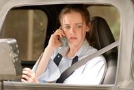 Gilmore Girls – Nachdem Rory (Alexis Bledel) in einer Englischarbeit eine vier geschrieben hat, strengt sie sich für einen anderen Test ganz besonders an, doch das nächtelange Lernen hat seine Folgen ...