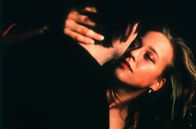 Winterschläfer – René (Ulrich Matthes) und Rebecca (Floriane Daniel) kommen sich näher.