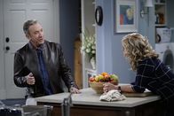 Last Man Standing – Mike Baxter (Tim Allen, l.); Vanessa Baxter (Nancy Travis, r.)