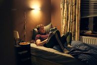 Normal People – Connell (Paul Mescal) hat ein beachtliches Stipendium an einer anderen Universität bekommen. Doch die Sache hat einen Haken: die Uni ist in New York.