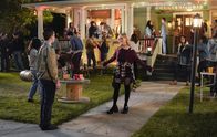 Young Sheldon – Sheldon Cooper (Ian Armitage, vorne l.); Paige Swanson (Mckenna Grace, vorne r.)