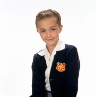 Die Nanny – (1. Staffel) - Grace (Madeline Zima) ist die jüngste Tochter von Maxwell Sheffield. Sie ist sehr klug womit sie ihre Mitmenschen immer wieder zum Staunen bringt.
