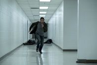 Venom – Eddie (Tom Hardy) sucht sein Heil mal wieder in der Flucht.
