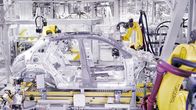 Building Big – Die Fertigungsstraßen im Leipziger Porsche-Werk sollen möglichst ununterbrochen laufen. Deswegen sind wartungsarme Roboter unerlässlich, die außerdem wenig Energie verbrauchen.