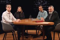 Sternstunde Philosophie – v.li.: Ole Nymoen, Podcaster und Autor, Katja Gentinetta, Politische Philosophin und Publizistin, Moderator Yves Bossard und Georg Häsler, Sicherheitsexperte und Journalist «NZZ»