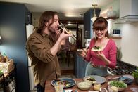 Einfach kochen mit Mary – Aaron (l.); Mary Berg (r.)