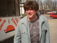 Grenzbummel – Gerald, Lehrer aus Laa an der Thaya, spaziert alltäglich über die Grenze zum Tschechischen Brathendl-Stand.