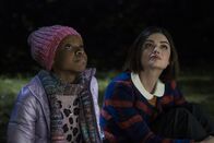 Life Sentence – Sadie Carter (Nadej Bailey, l.); Stella Abbott (Lucy Hale)