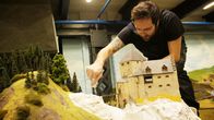 Die Modellbauer - The Next Generation – Martin Tschöke and his son Paul are working on an all-terrain truck.