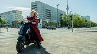 RESET - Wie weit willst du gehen? – Flo Bohringer (Katja Riemann, l.) und ihre Tochter Luna (Hannah Schiller, r.)