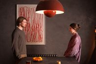 Conversations with Friends – Nach einem aufregenden Tag am Wasser trifft Frances (Alison Oliver) auf Nick (Joe Alwyn). Schnell ist Frances klar, dass Nick für sie wohl keine Zufallsbekanntschaft bleiben wird.
