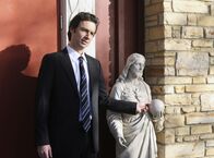 Scrubs - Die Anfänger – J.D. (Zach Braff) nimmt an der Trauerfeier von Schwester Laverne teil ...