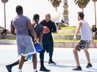 Navy CIS: L.A. – In the middle: LL COOL J (Special Agent Sam Hanna).