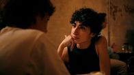 30 Tage Lust – Einerseits freut sich Anne (Nairi Hadodo), dass Zeno (Simon Steinhorst) sich wieder gemeldet hat. Andererseits – was will er eigentlich von ihr?