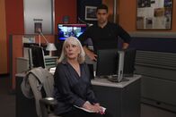 Navy CIS – Judy Price Fielding (Patricia Richardson, l.); Nick Torres (Wilmer Valderrama, r.)
