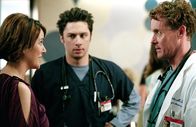 Scrubs - Die Anfänger – (v.li.) Christa Miller (Jordan Sullivan), Zach Braff (John 'J.D.' Dorian), John C. McGinley (Dr. Perry Cox).