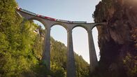 Einstein – Glacier Express auf dem Landwasserviadukt