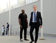 Atlanta Medical – Dr. Barrett Cain (Morris Chestnut, l.); Dr. Randolph Bell (Bruce Greenwood, r.)