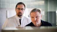 Tatort – Prof. Karl Friedrich Boerne (Jan Josef Liefers, l) und Kommissar Frank Thiel (Axel Prahl, r) in der Rechtsmedizin.