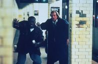 Money Train – Gemeinsam ist ihnen nur der Job. Als unschlagbares Team der New Yorker Polizei sind die Adoptivbrüder Charlie (Woody Harrelson, r.) und John (Wesley Snipes, l.) stadtbekannt.